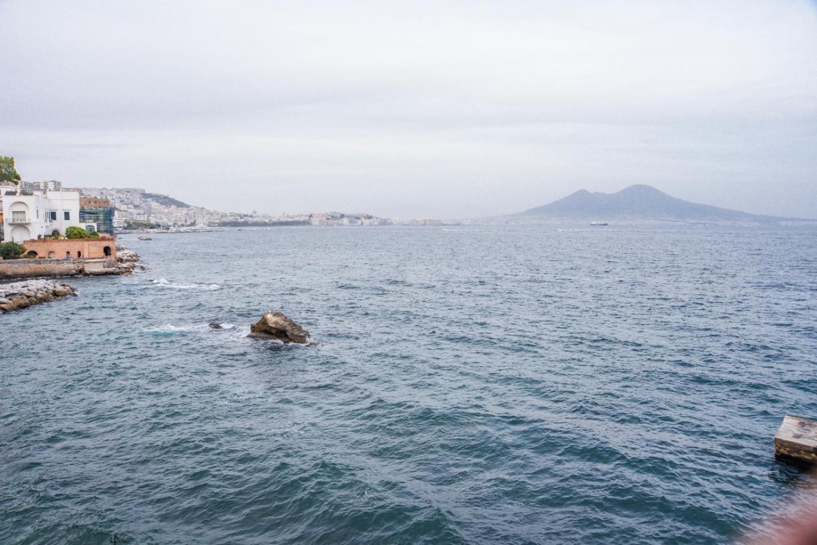 Appartamento La Casa Sul Mare Napoli Esterno foto