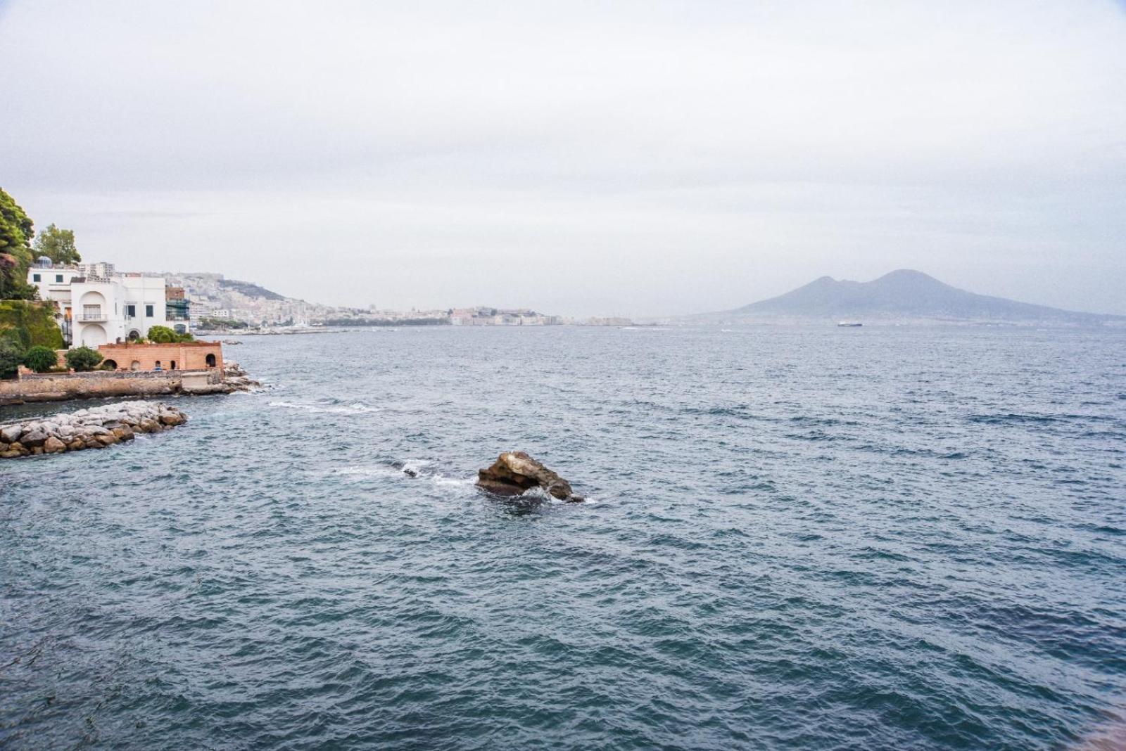 Appartamento La Casa Sul Mare Napoli Esterno foto