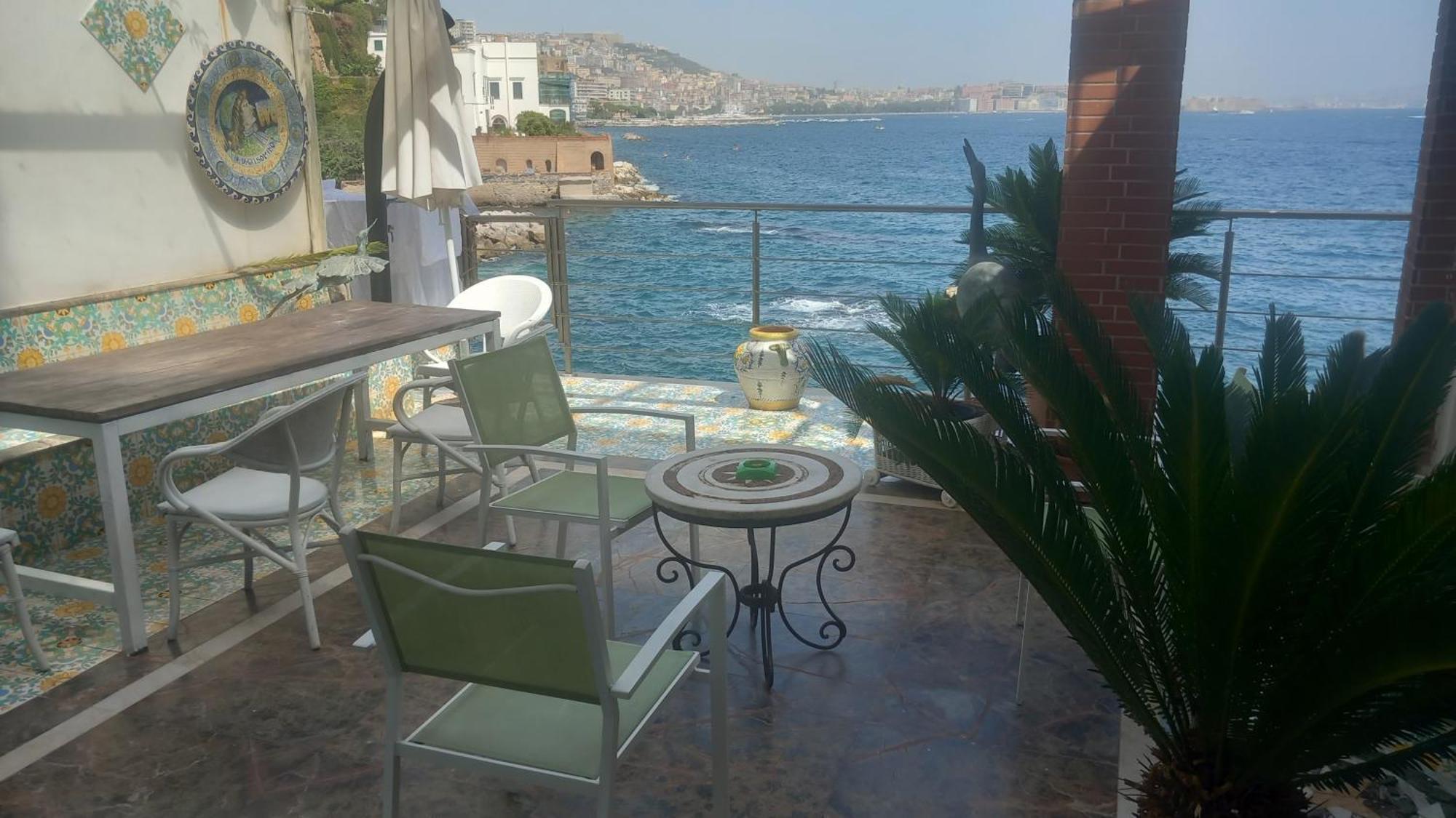 Appartamento La Casa Sul Mare Napoli Esterno foto